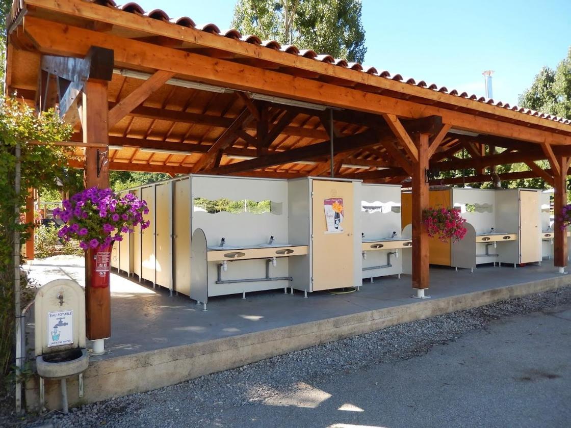 Hotel Les Chapelains Saillans  Exterior foto